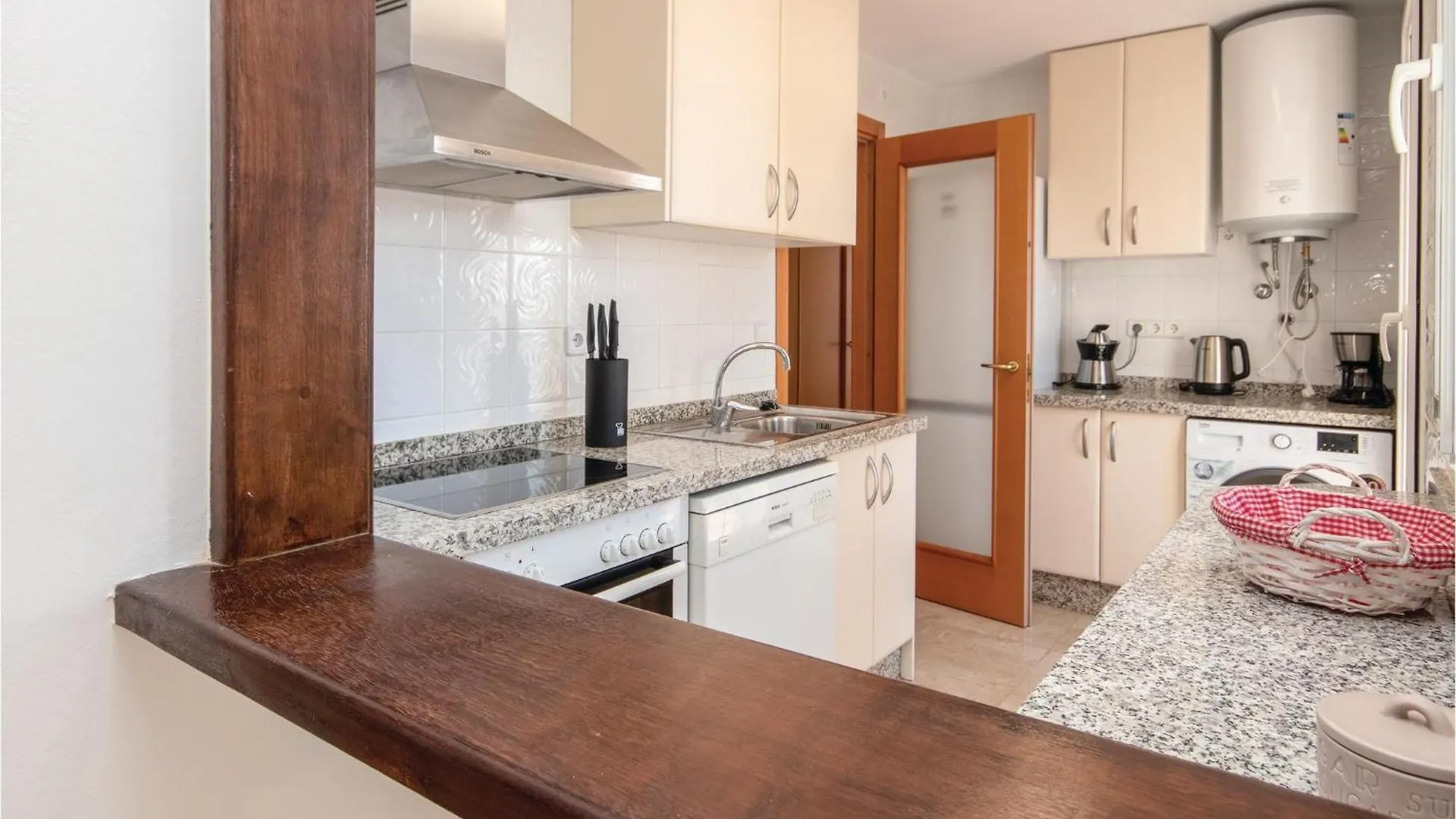 3 Bedroom Amazing Apartment In La Duquesa Castillo de Sabinillas 0*,