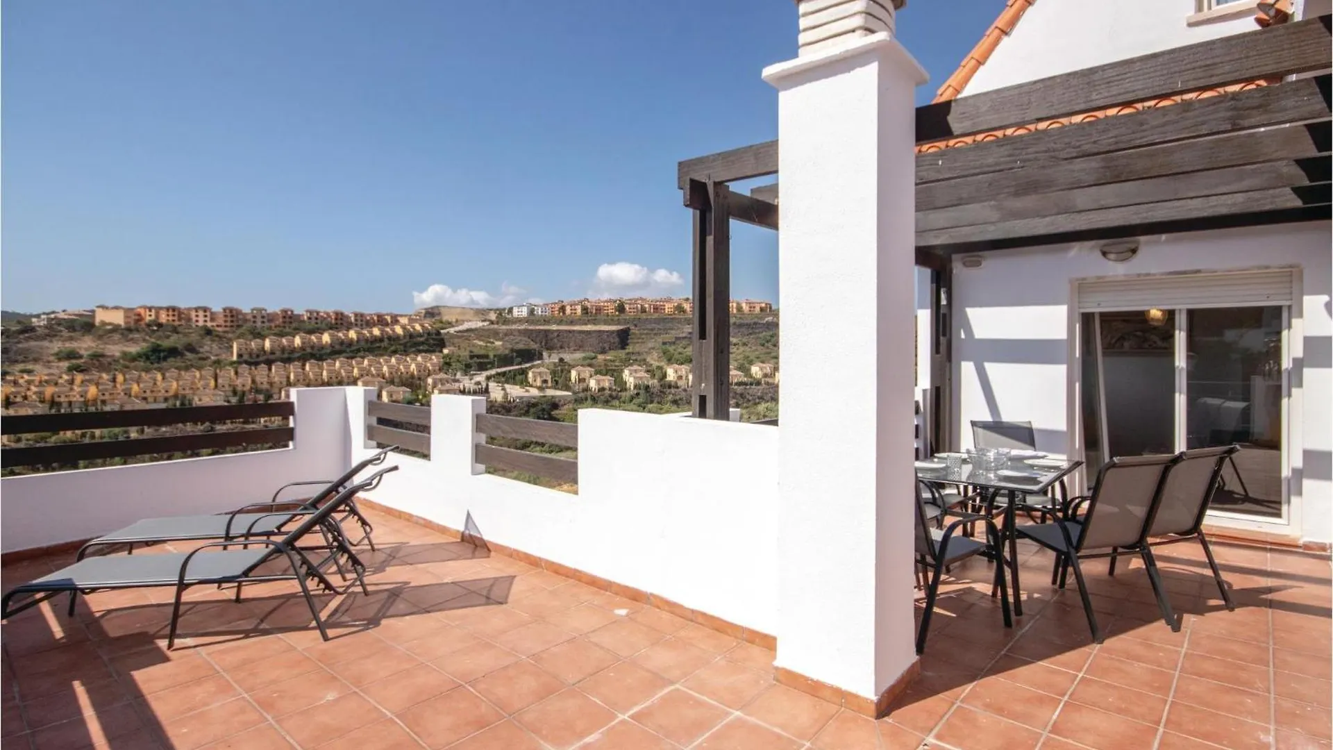3 Bedroom Amazing Apartment In La Duquesa Castillo de Sabinillas