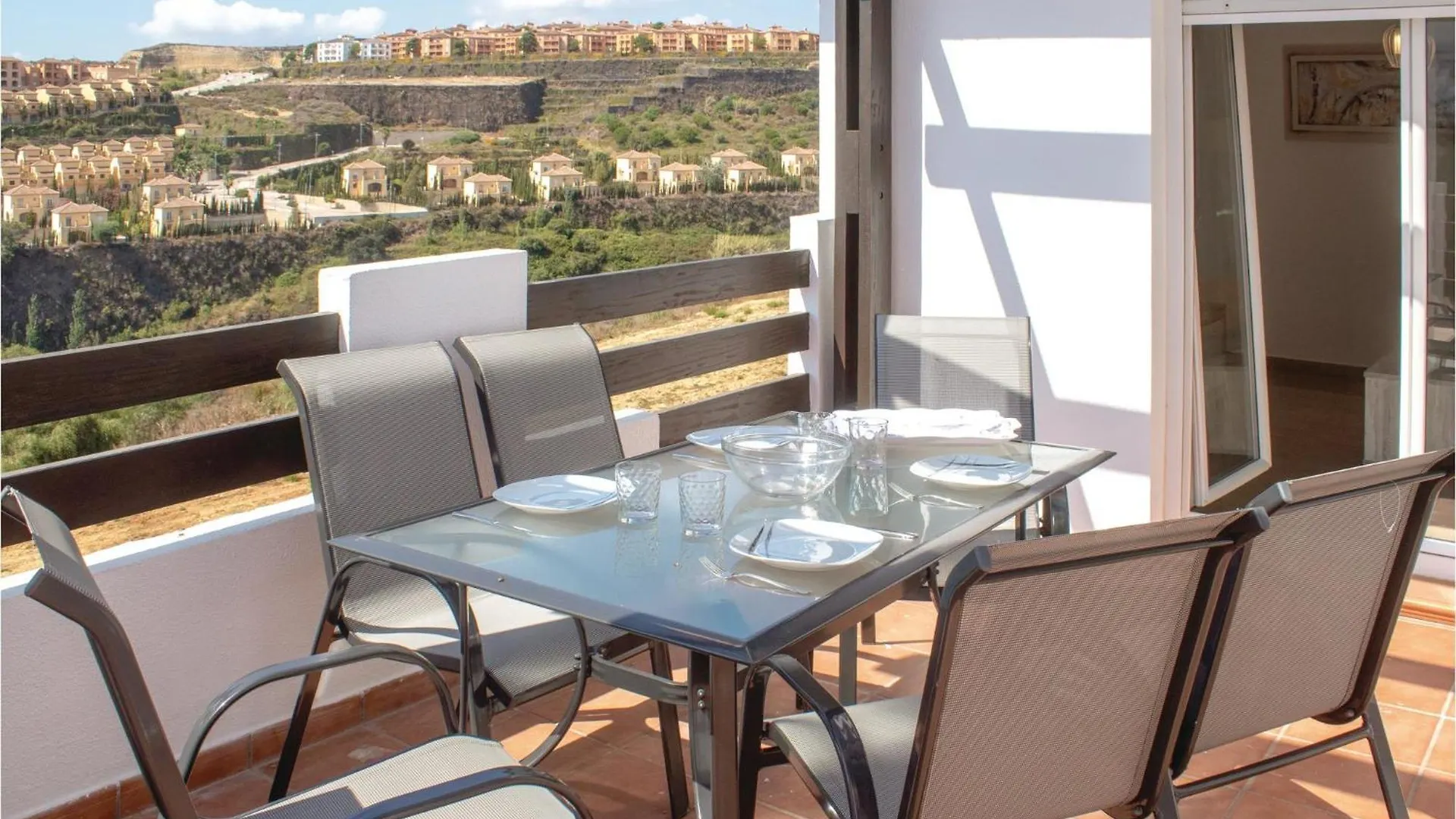 3 Bedroom Amazing Apartment In La Duquesa Castillo de Sabinillas