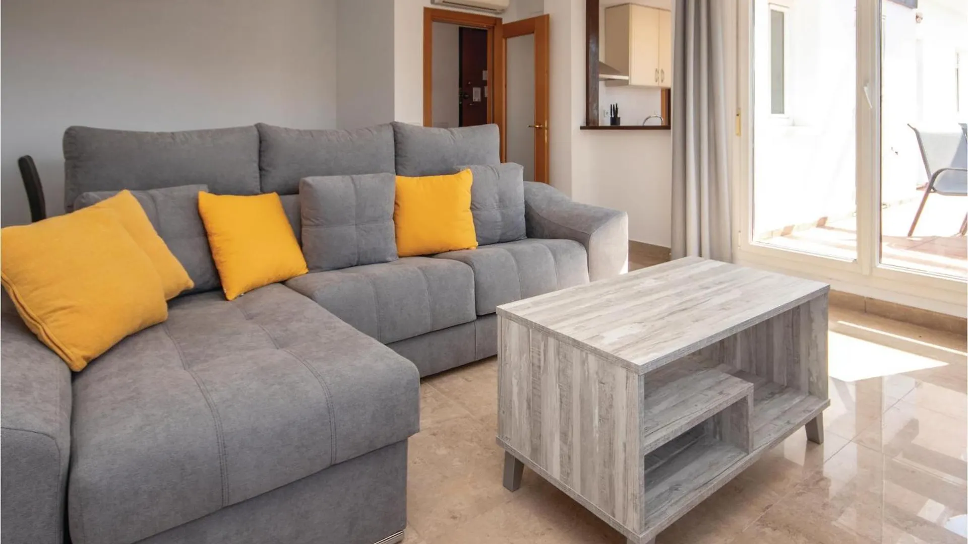 3 Bedroom Amazing Apartment In La Duquesa Castillo de Sabinillas